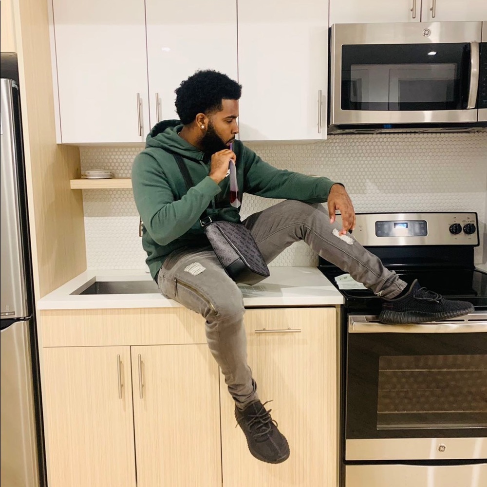 Meet your Posher, Ájãñí